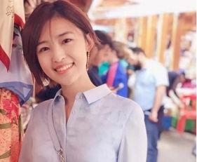 美女主持吃砂瓜,趣味横生现场笑翻天